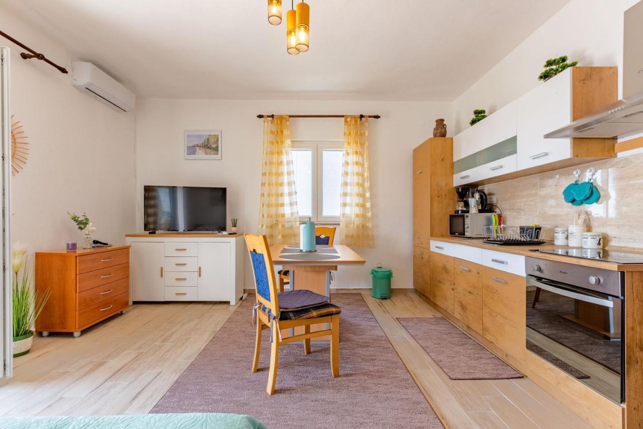 Mare-More Studio W Balcony And Beach Front And View Zadar Exterior foto
